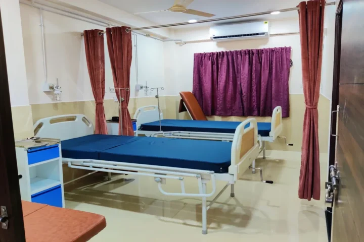 Twin sharing room, Abhinav Multispeciality Hospital, Nagpur